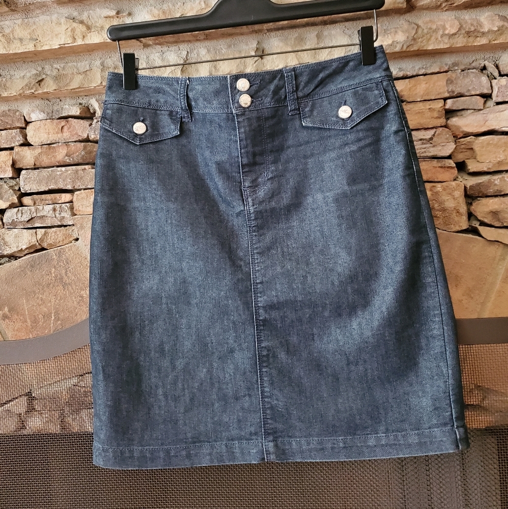 NWOT/ White House Black Market Dark Denim Skirt